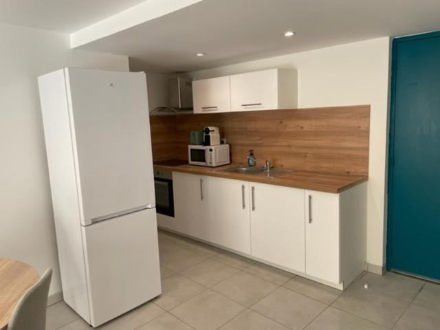 Appartement avec cour en centre ville Carpentras Extérieur photo