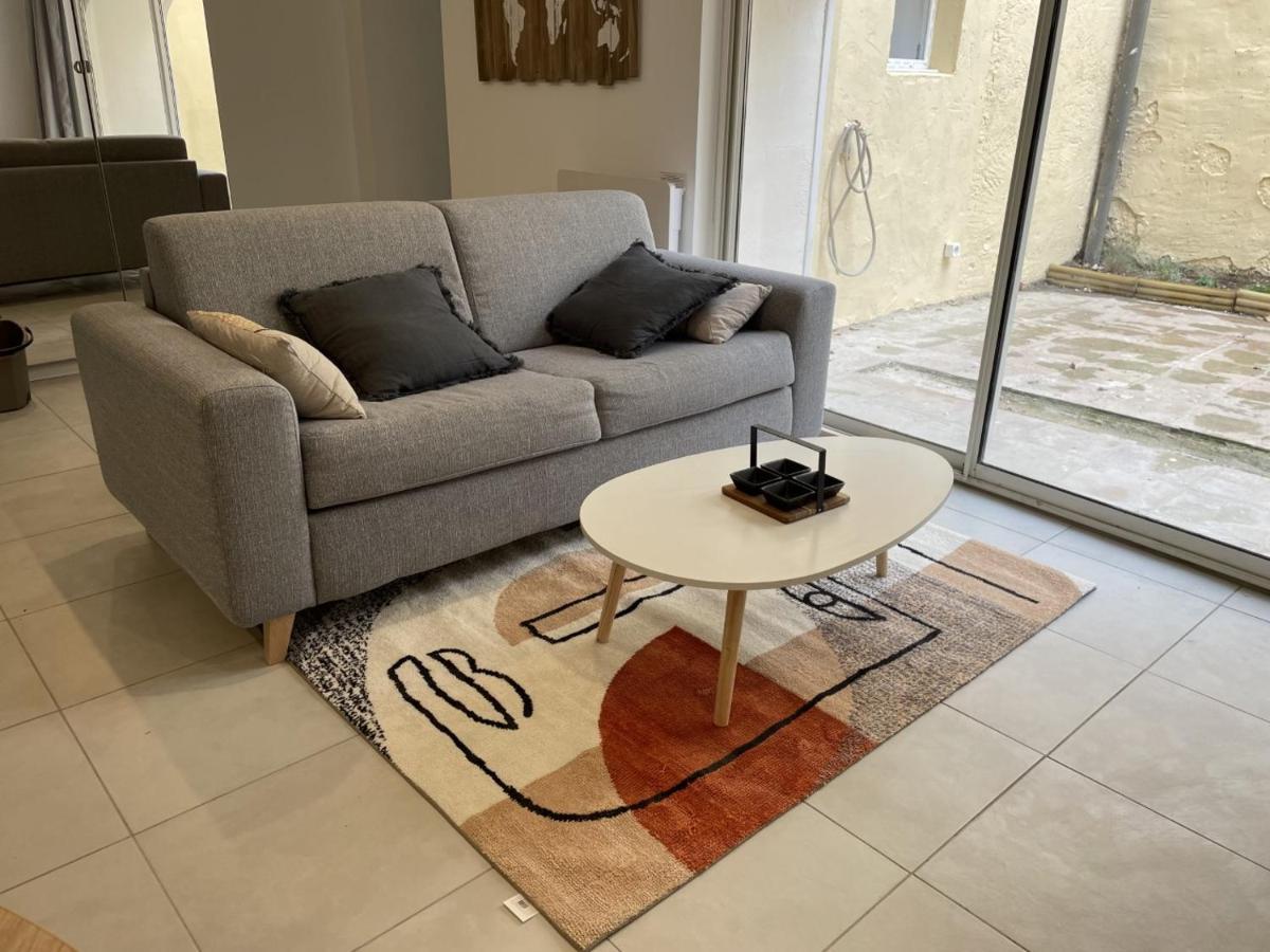Appartement avec cour en centre ville Carpentras Extérieur photo