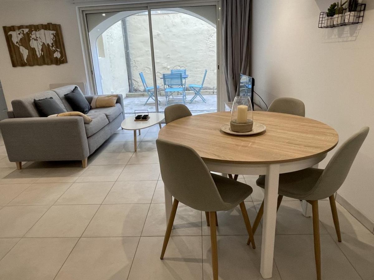 Appartement avec cour en centre ville Carpentras Extérieur photo